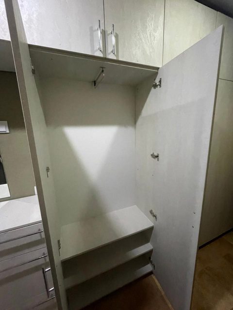 прихожая с вешалкой для одежды