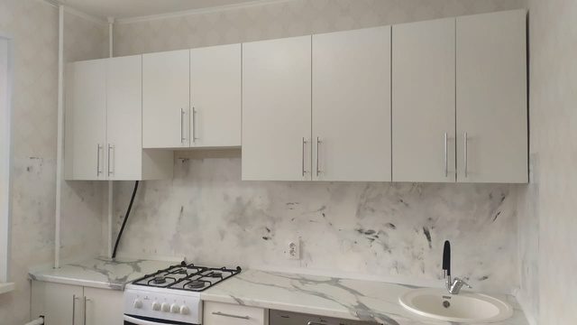 прямая светлая кухня на заказ