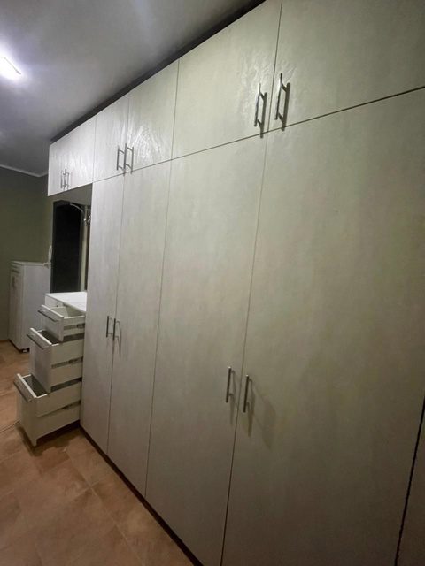 прихожая с выдвижными ящиками