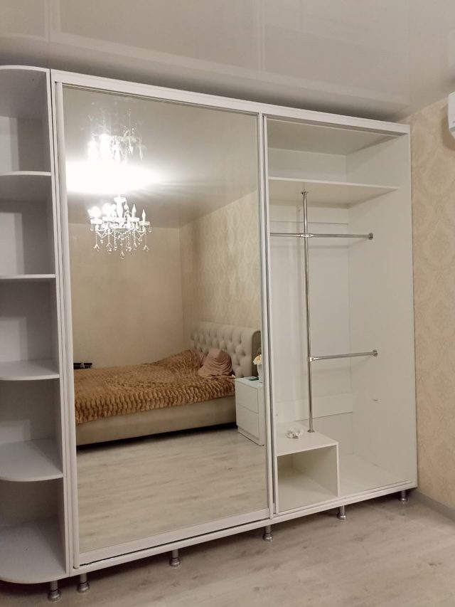 белый шкаф-купе с зеркалами на заказ