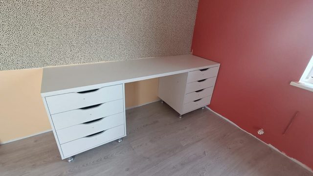 белый письменный стол