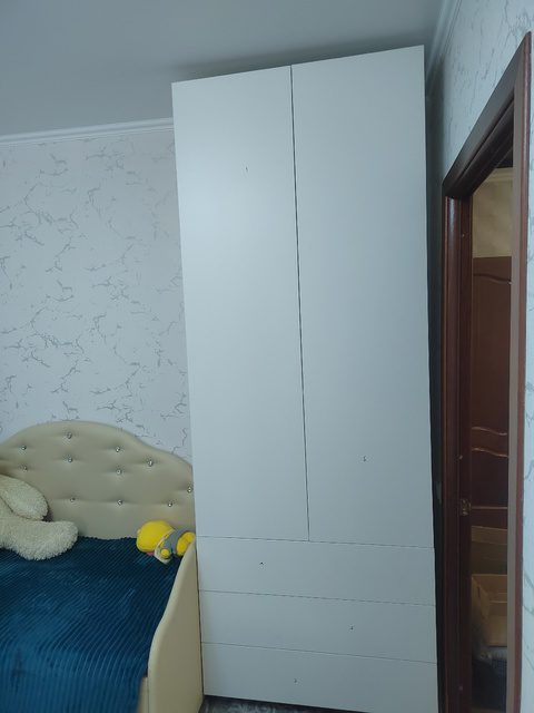белый распашной шкаф в спальню на заказ