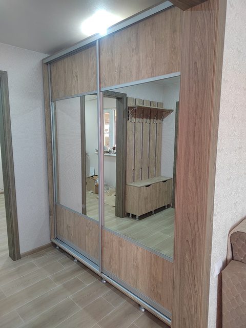 встроенный шкаф-купе двухдверный с зеркалами