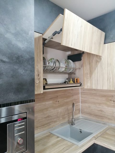 угловая трехэтажная кухня на заказ